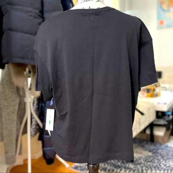 NWT Women's Size Large Calvin Klein Short Sleeve Cropped Logo Print Tee In Black - Picture 10 of 10